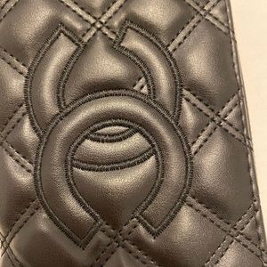 Quilted zip up chanel wallet